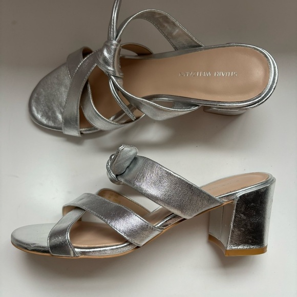 Stuart Weitzman $425 Bandeau‎ Metallic Slide Bow Sandal Silver Leather Sz 6 - Picture 4 of 9